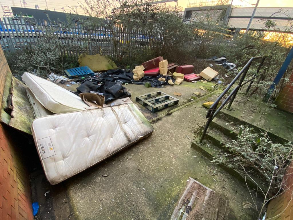 rubbish dumped that needs prestige bin cleaning service