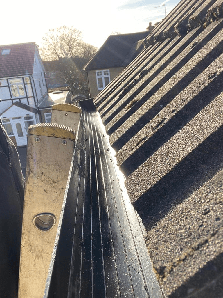 Clean gutters thanks to PRestige Bin Cleaning service