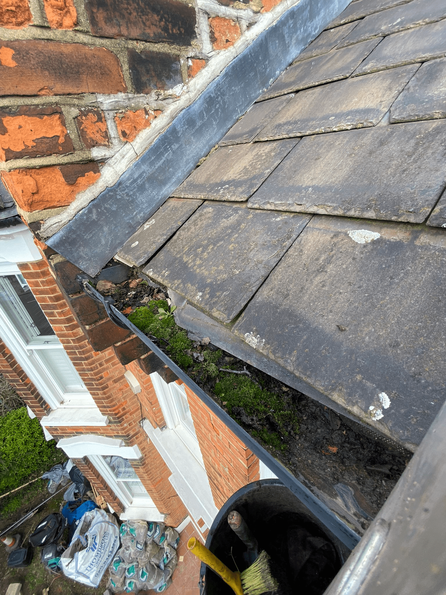 Vaccum method used to clean dirty gutters