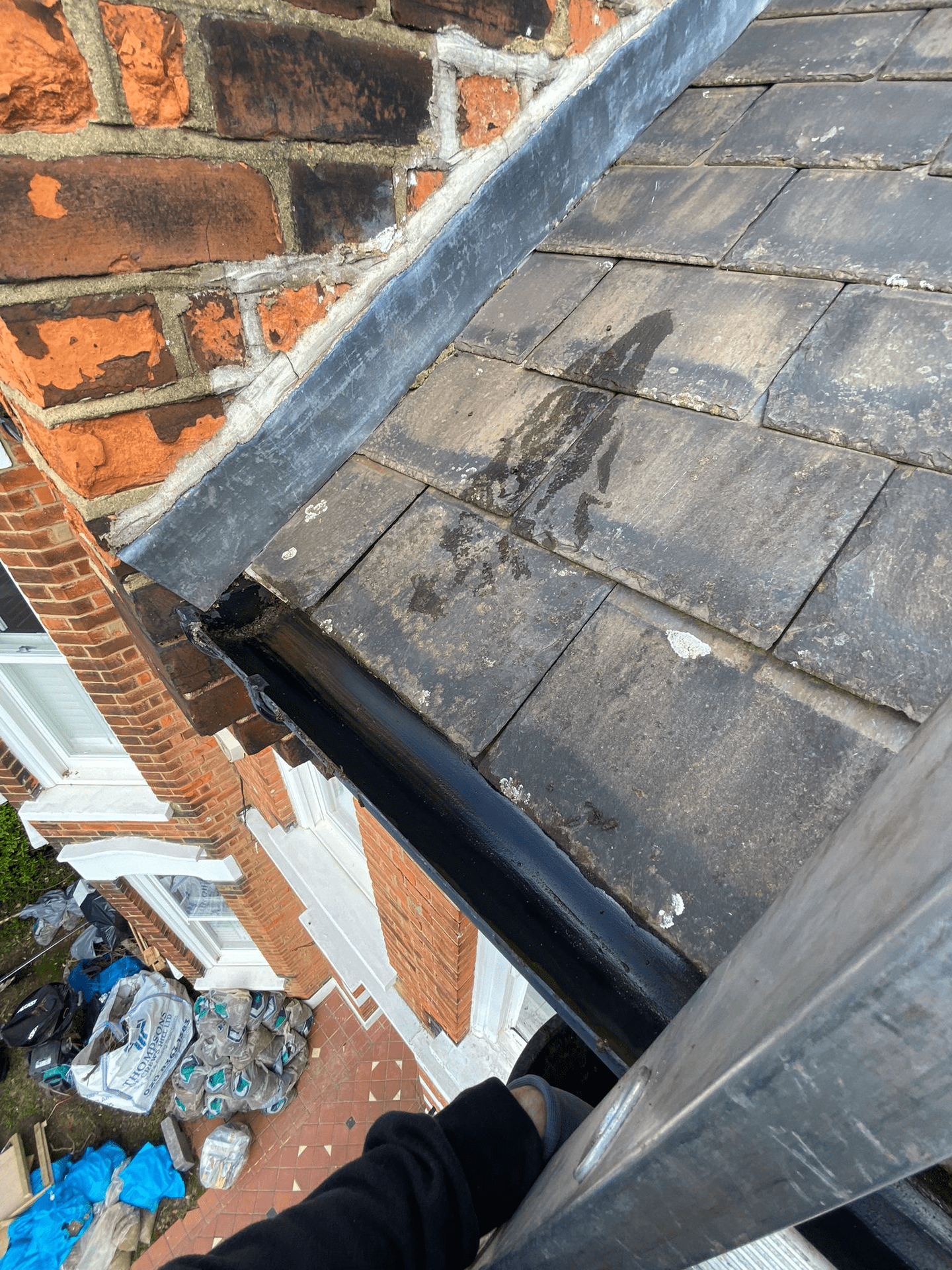 Vacum methods used for cleaning gutters in London